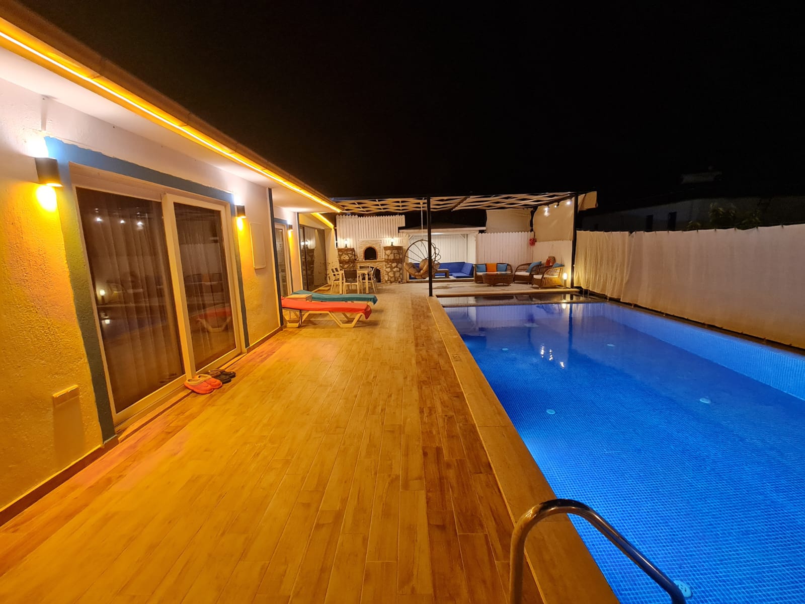 /images/Villa/1/6f7bcfdf-6bd3-42e6-b37b-63688291c33d.jpg