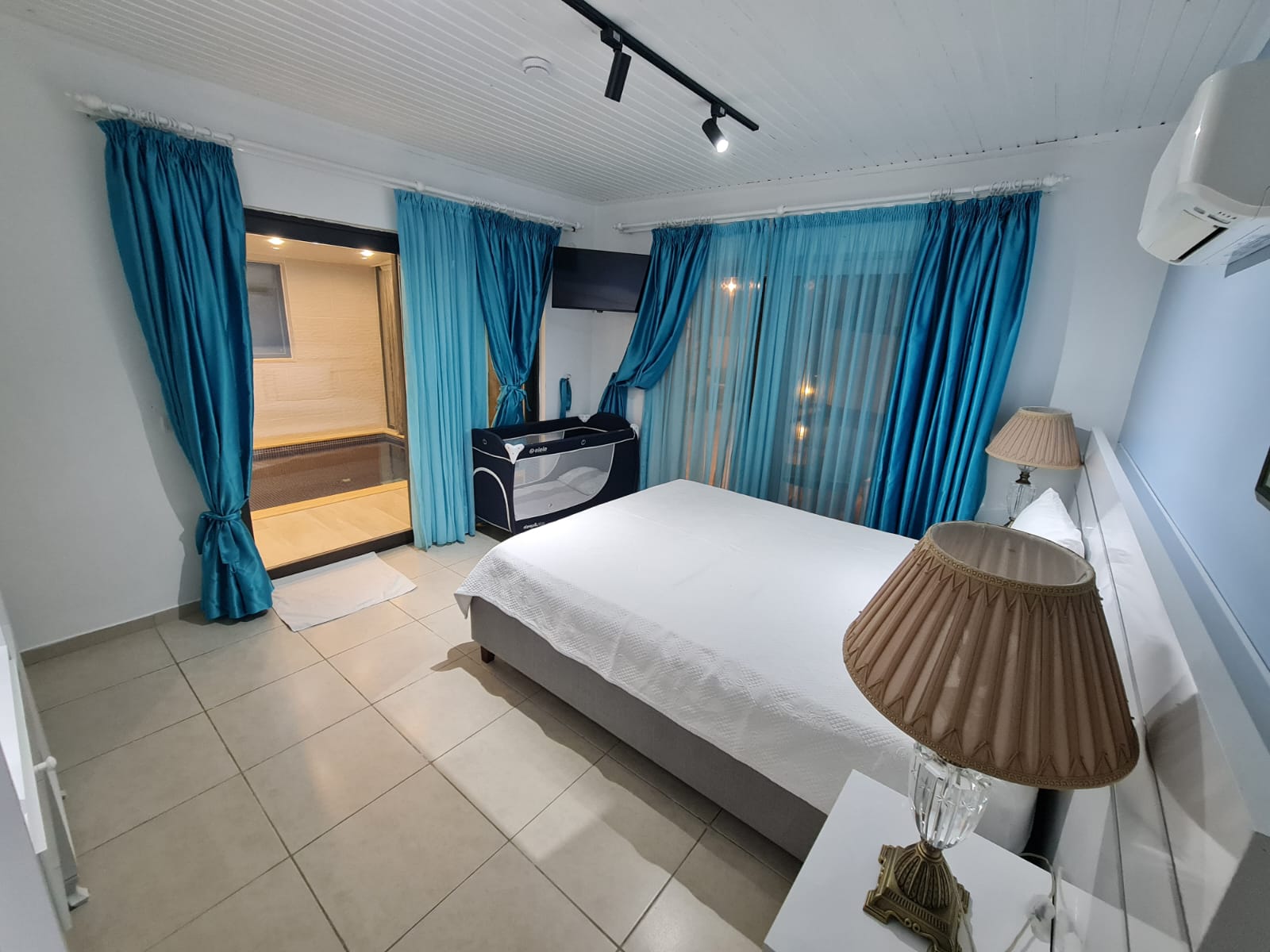 /images/Villa/1/cf8276ee-e8f5-4a21-bd62-e3afb494401e.jpg
